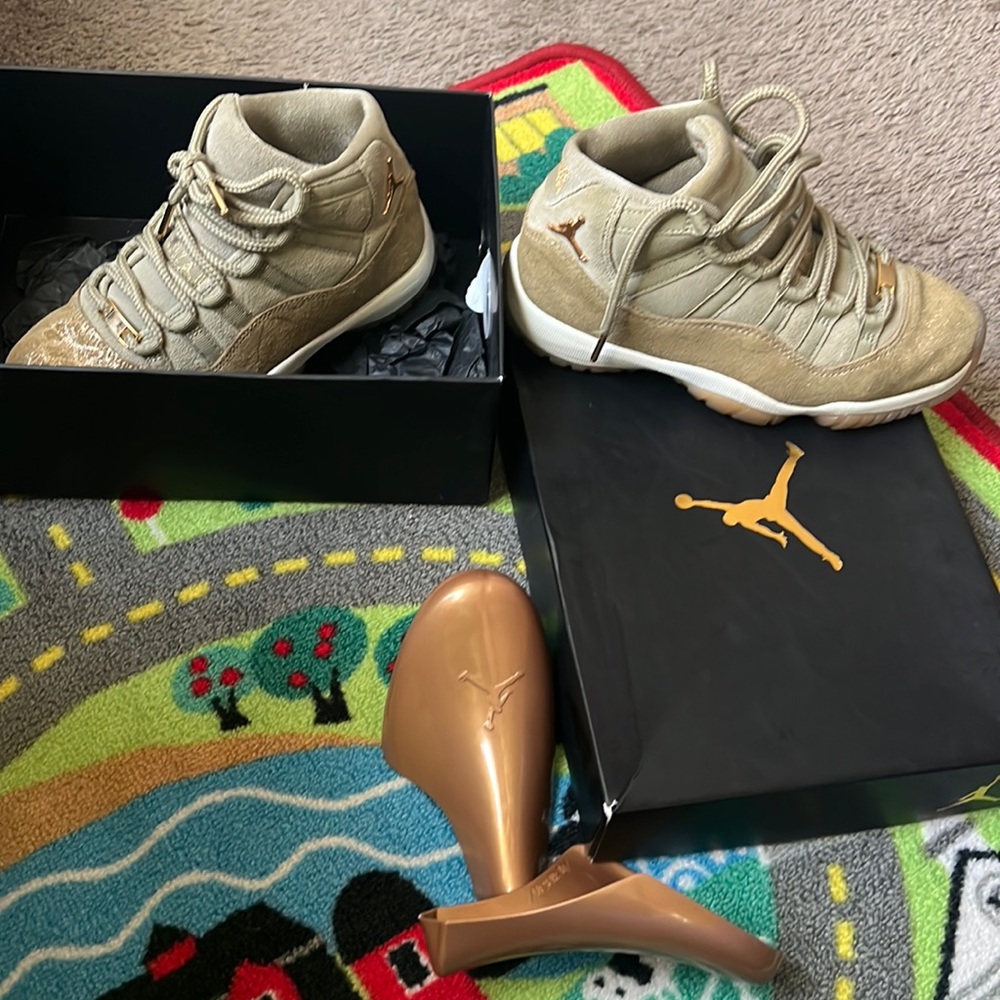 Womens Jordan Air Jordan 11 Retro Neutral Olive